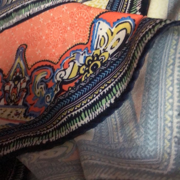 Brand new without tags asymmetrical flowy tribal tank F - Picture 4 of 8